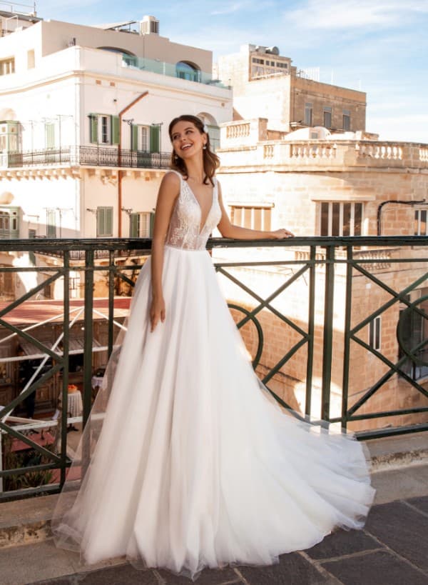 AriaBride Monica
